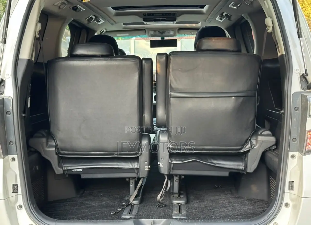 Toyota Vellfire 2011 White