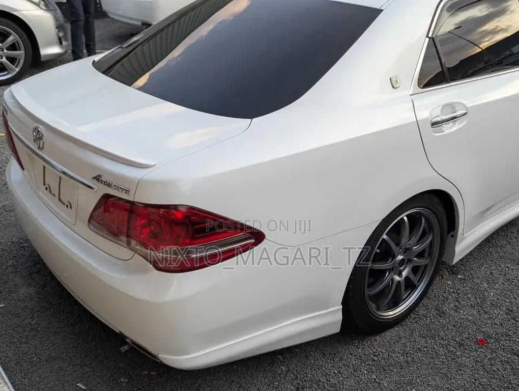 Toyota Crown 2009 Off white