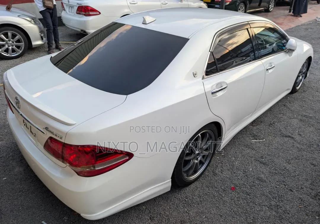 Toyota Crown 2009 Off white