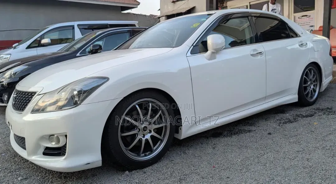 Toyota Crown 2009 Off white