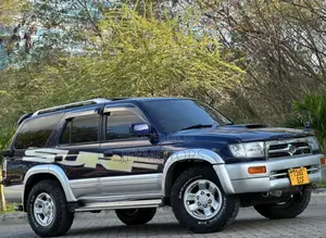 Toyota Hilux Surf 2004 Blue