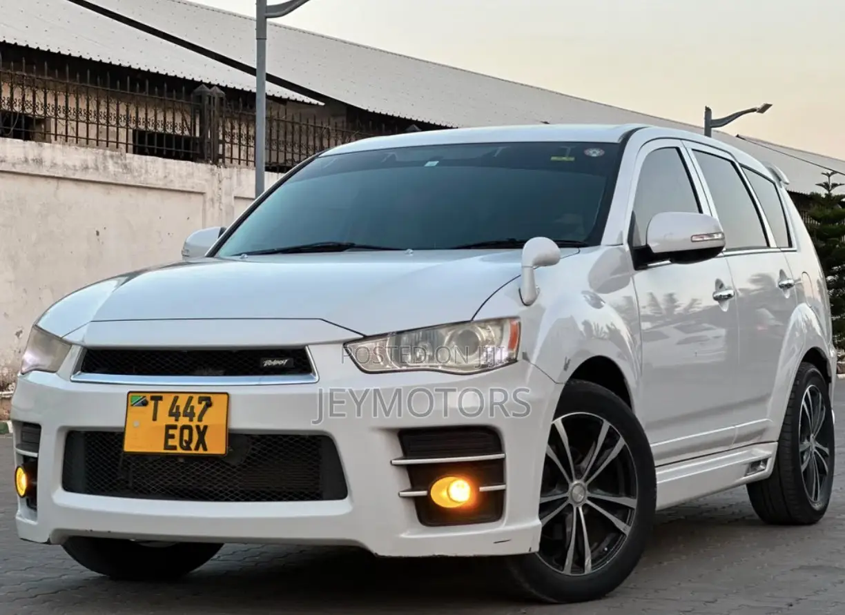 Mitsubishi Outlander 2012 White