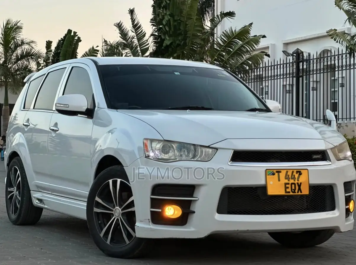 Mitsubishi Outlander 2012 White