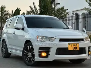 Mitsubishi Outlander 2012 White