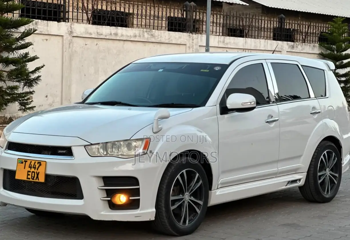 Mitsubishi Outlander 2012 White