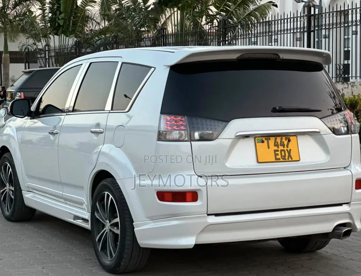 Mitsubishi Outlander 2012 White