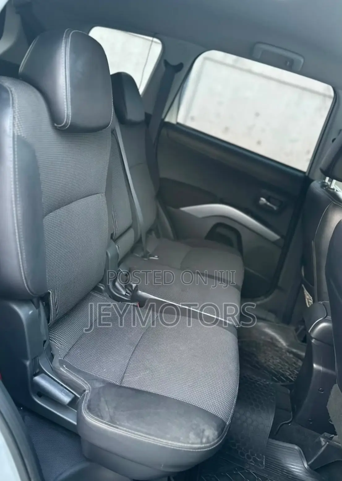 Mitsubishi Outlander 2012 White