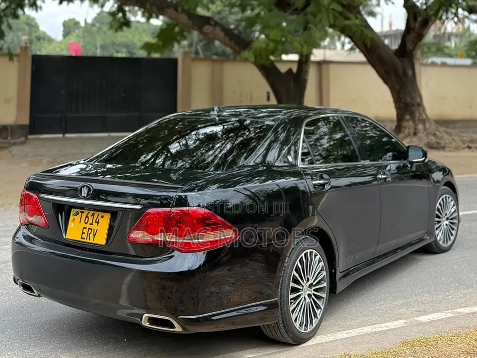 Toyota Crown 2009 Matt Black