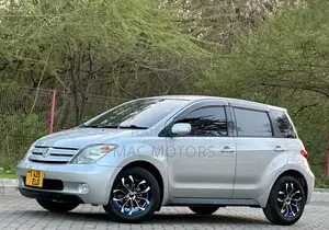 Toyota IST 2003 Silver