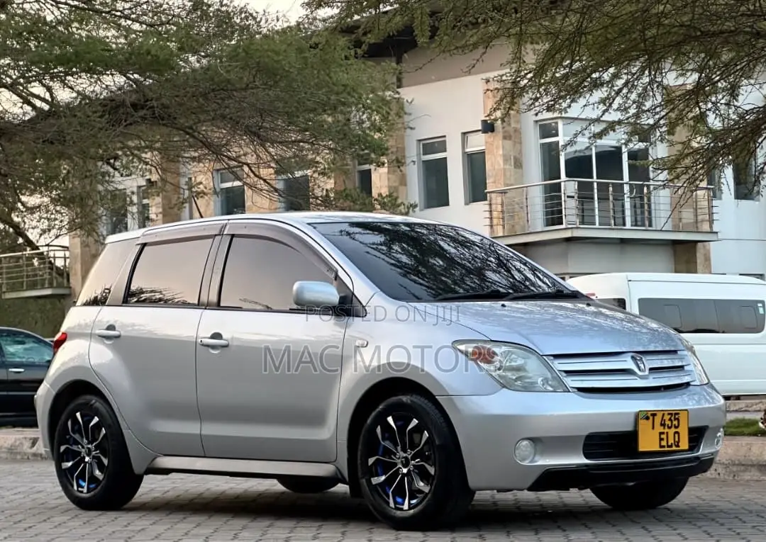 Toyota IST 2003 Silver