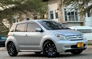 Toyota IST 2003 Silver