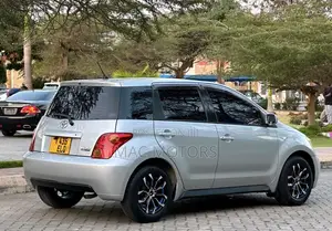 Toyota IST 2003 Silver