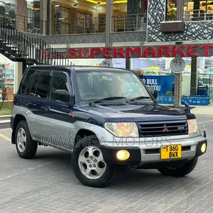 Mitsubishi Pajero 2000 Blue