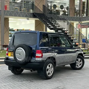 Mitsubishi Pajero 2000 Blue