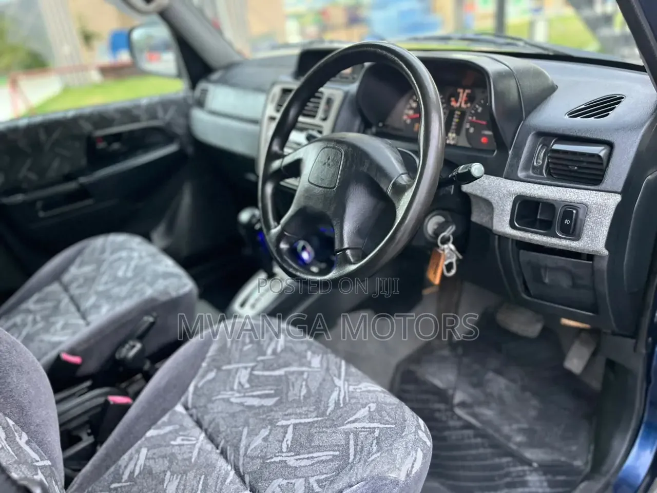 Mitsubishi Pajero 2000 Blue