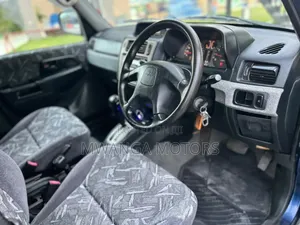 Mitsubishi Pajero 2000 Blue