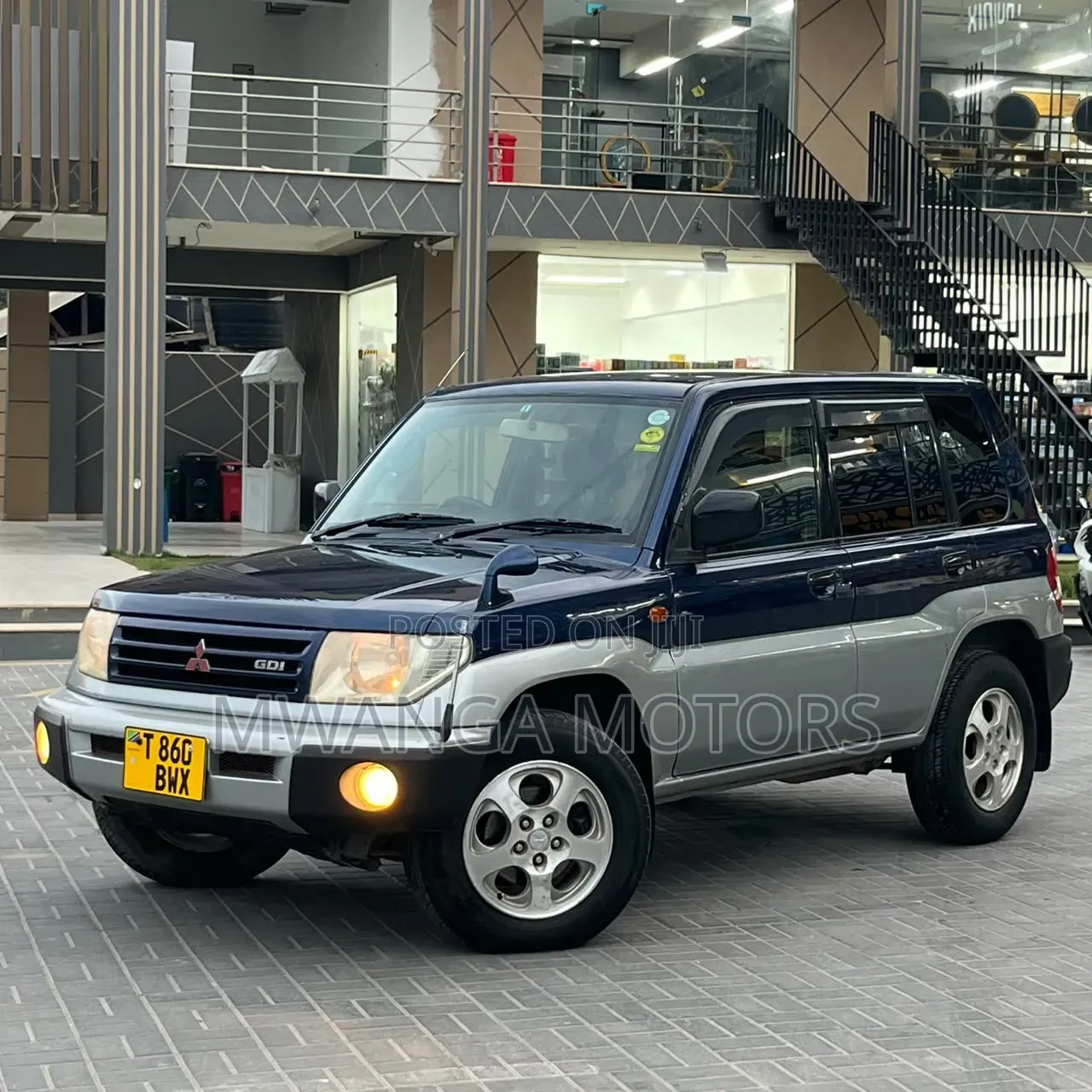 Mitsubishi Pajero 2000 Blue