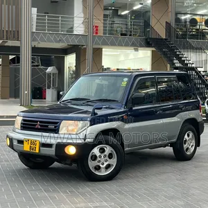 Mitsubishi Pajero 2000 Blue