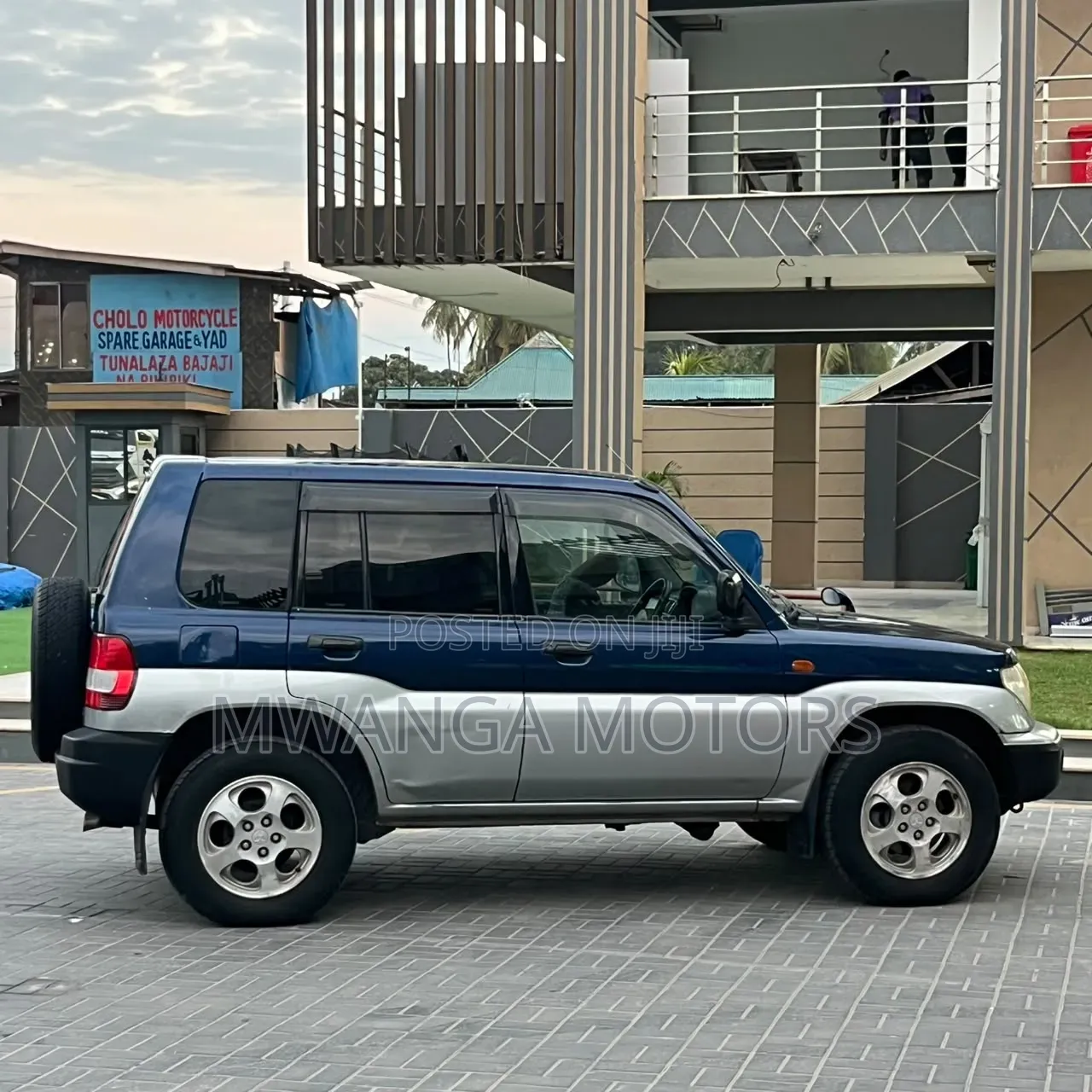 Mitsubishi Pajero 2000 Blue