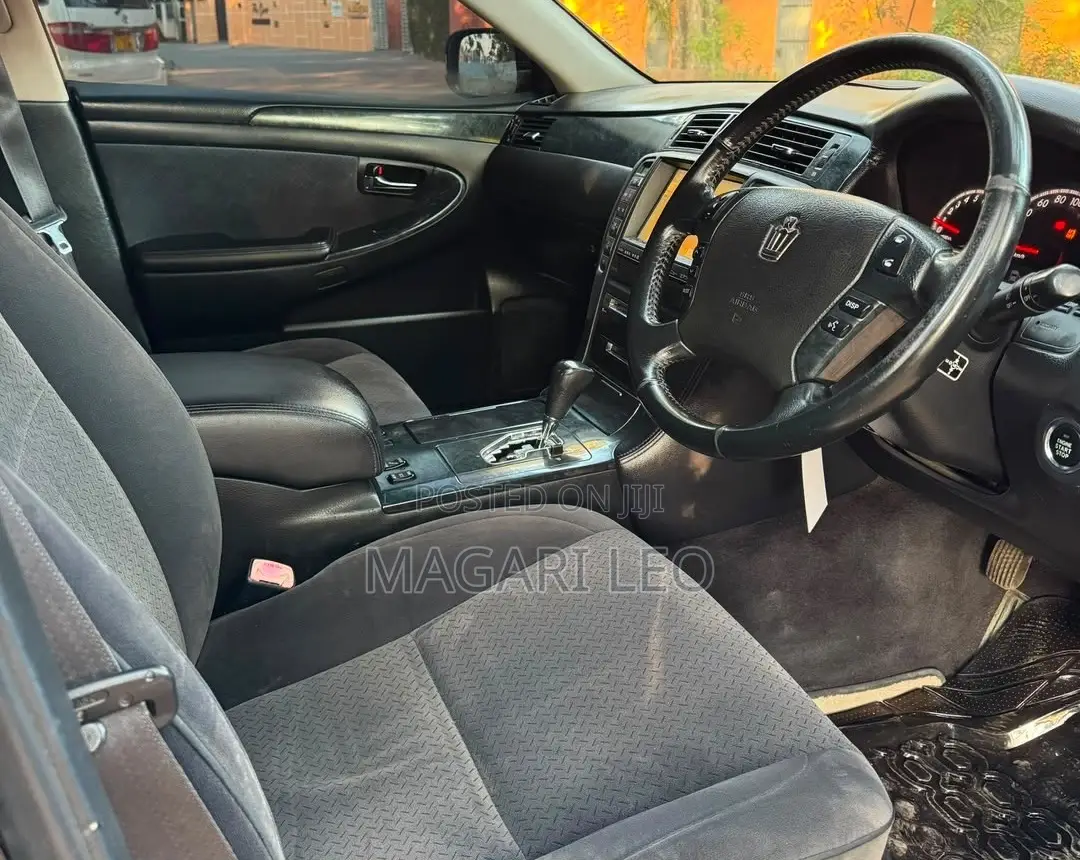 Toyota Crown Royale 2005 Black
