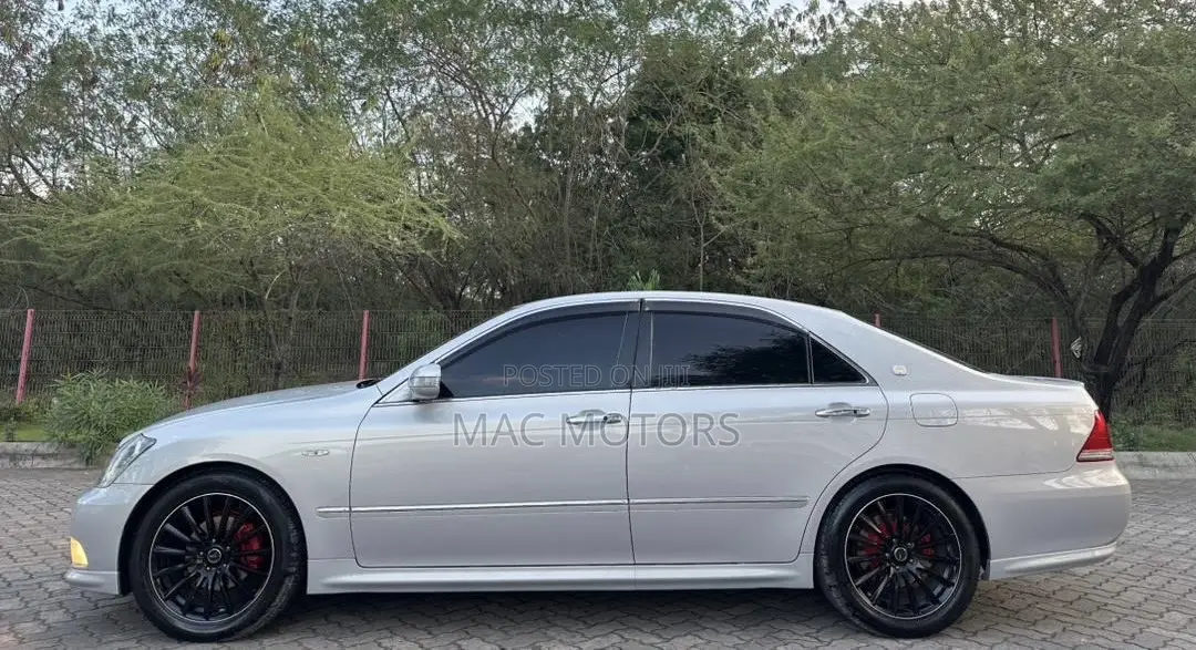 Toyota Crown 2005 Silver