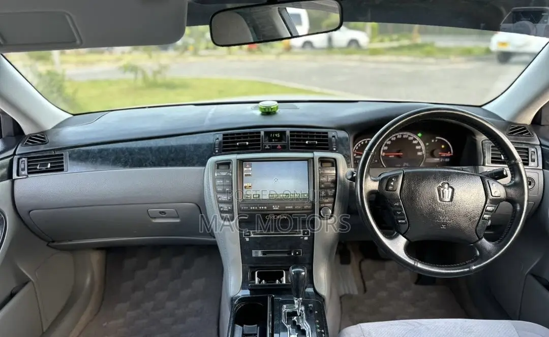 Toyota Crown 2005 Silver
