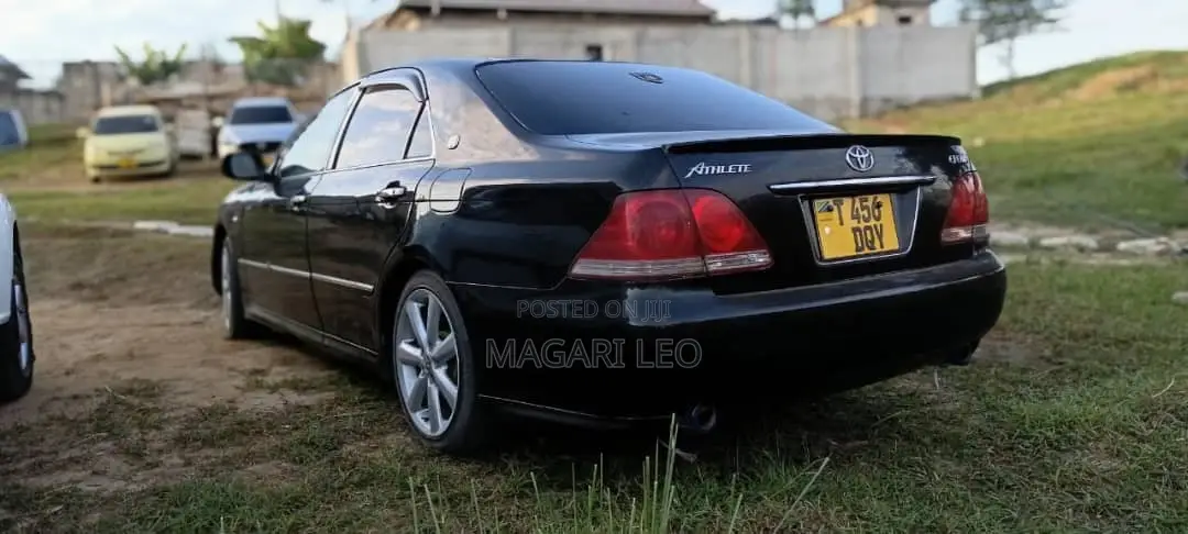 Toyota Crown Royale 2005 Black