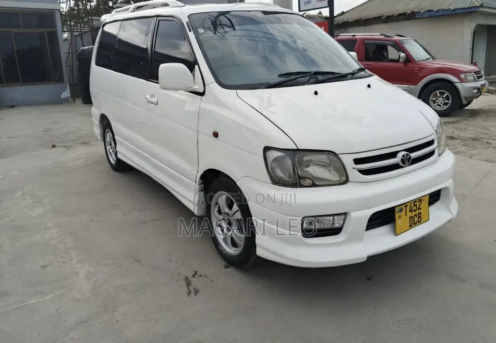Toyota Noah 2.0 AWD (8 Seater) 2001 White