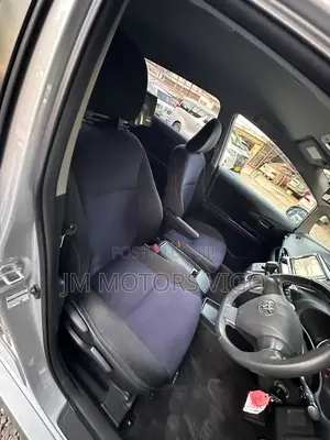 Toyota Wish 2012 Silver