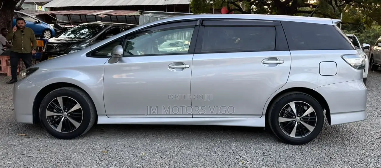 Toyota Wish 2012 Silver