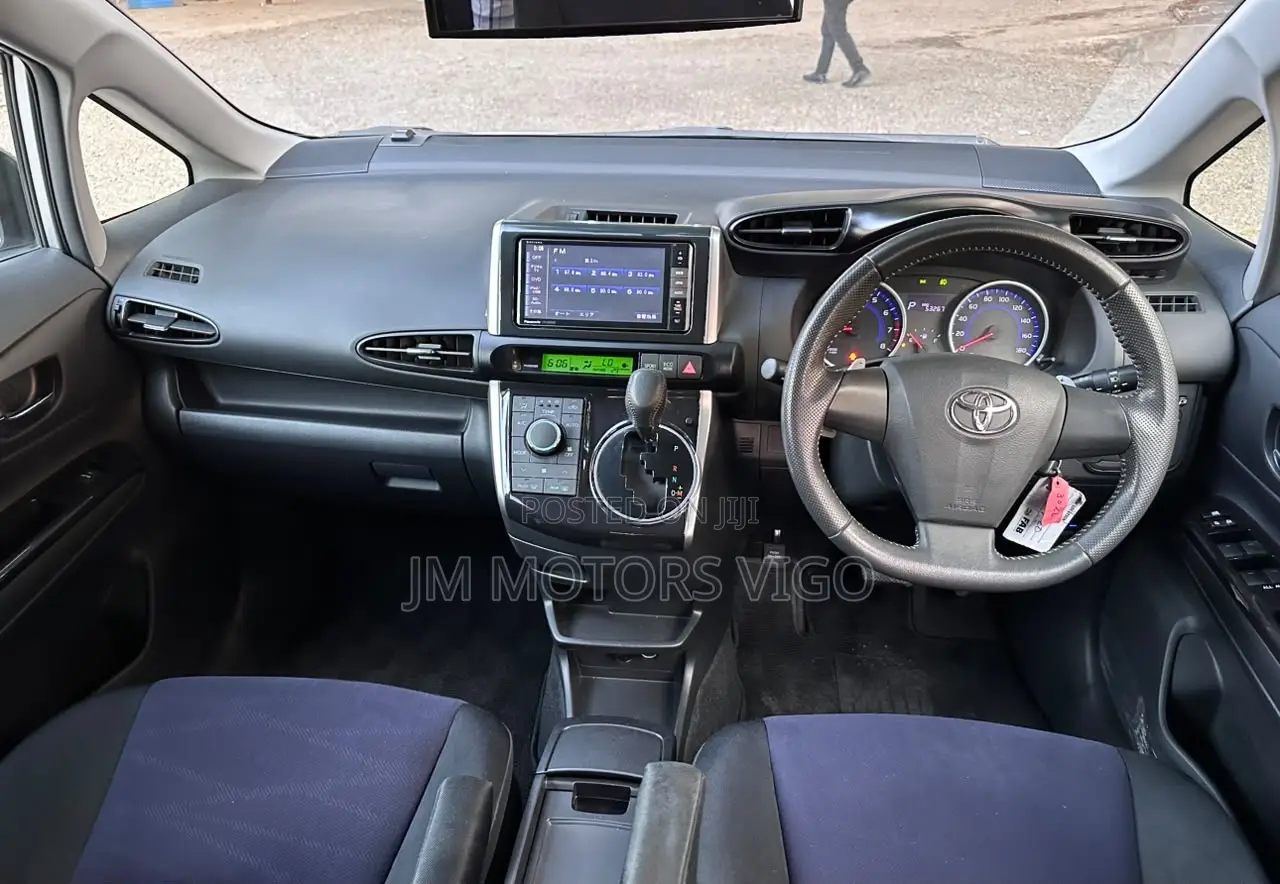 Toyota Wish 2012 Silver