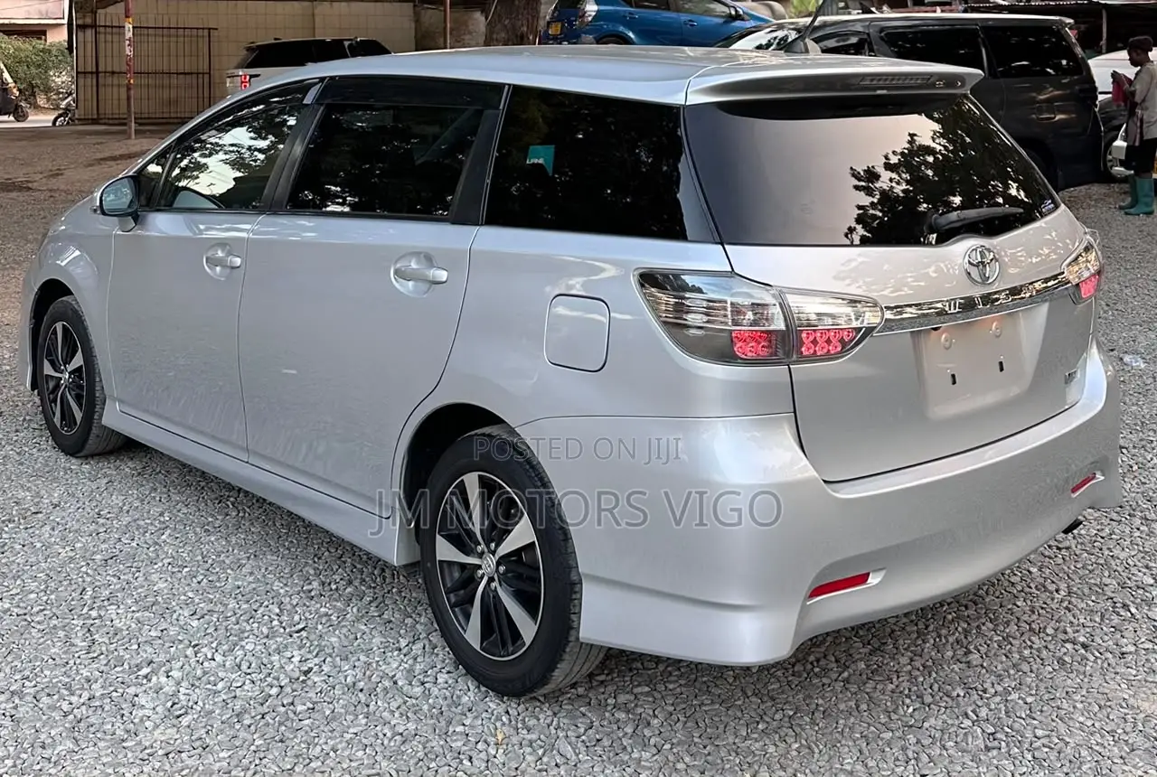 Toyota Wish 2012 Silver