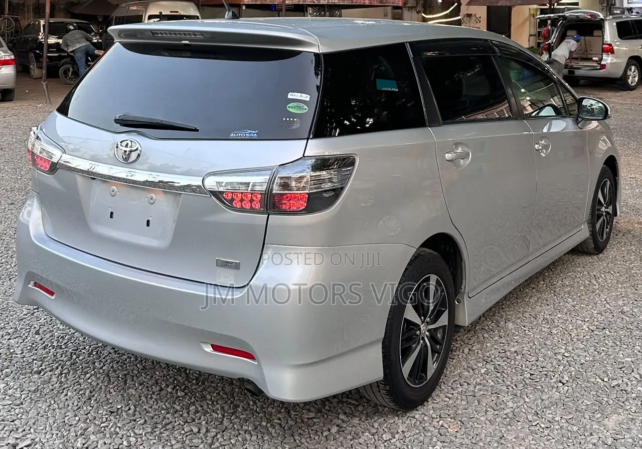 Toyota Wish 2012 Silver