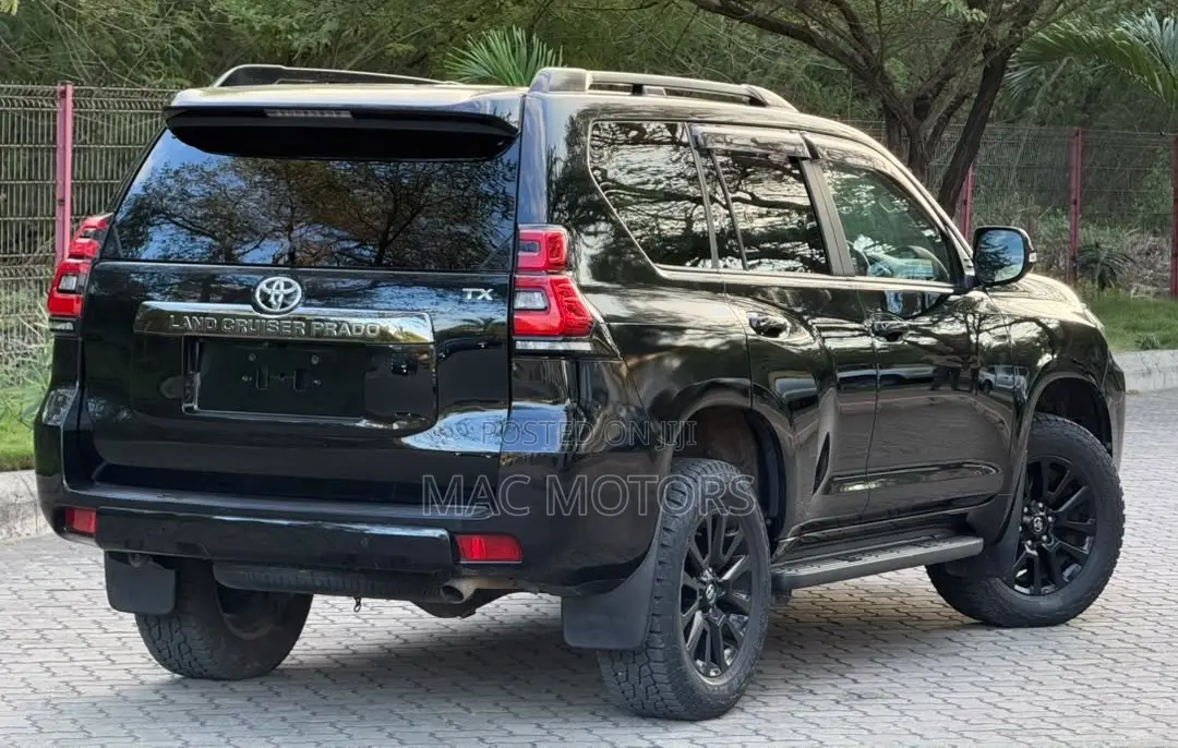 Toyota Land Cruiser Prado 2.8 2022 Black