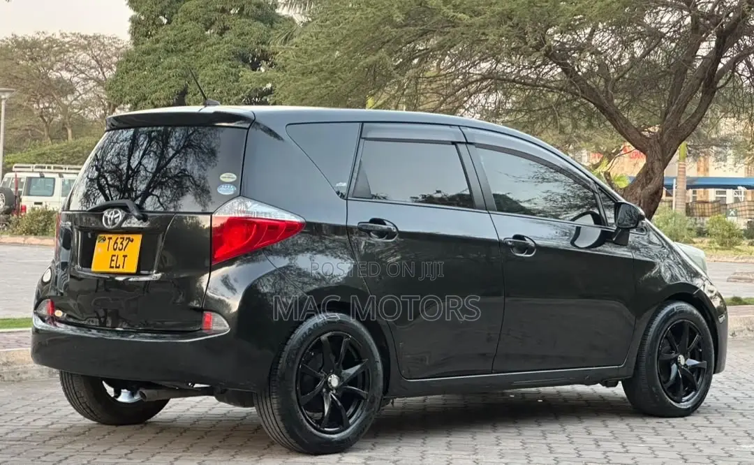 Toyota Ractis 2012 Black