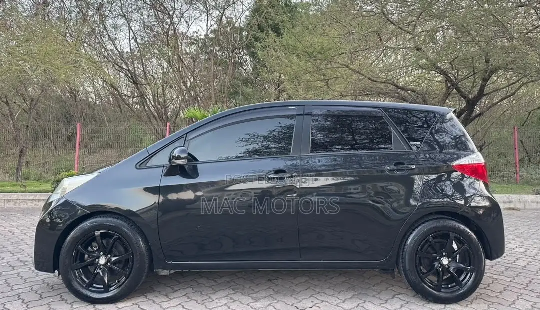 Toyota Ractis 2012 Black