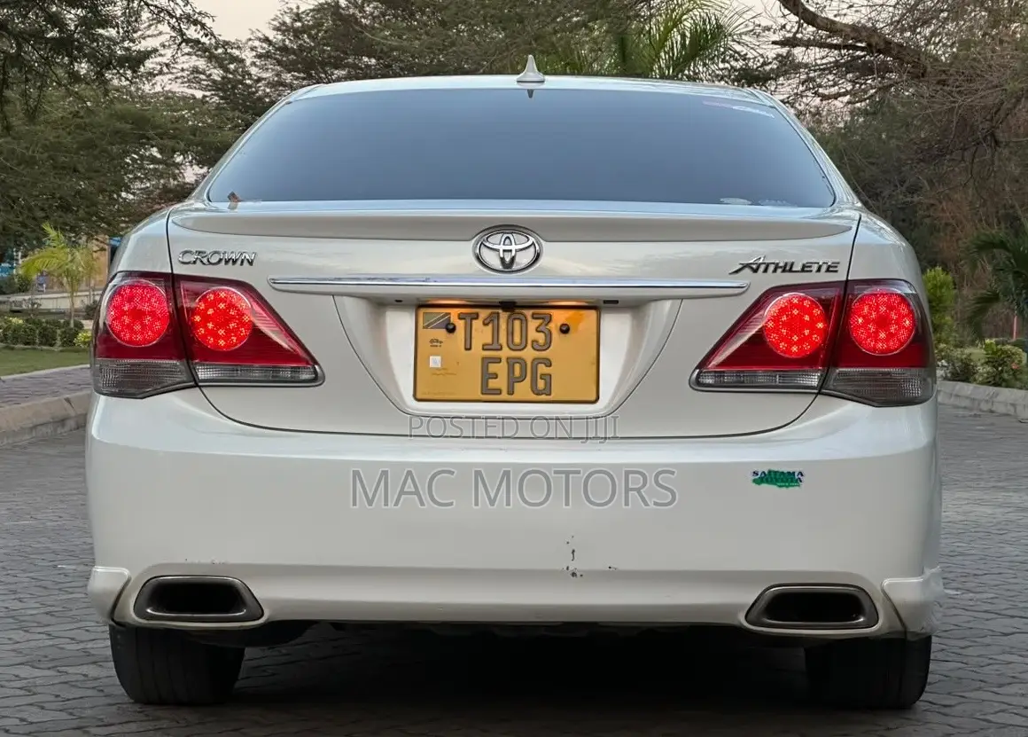 Toyota Crown 2010 White