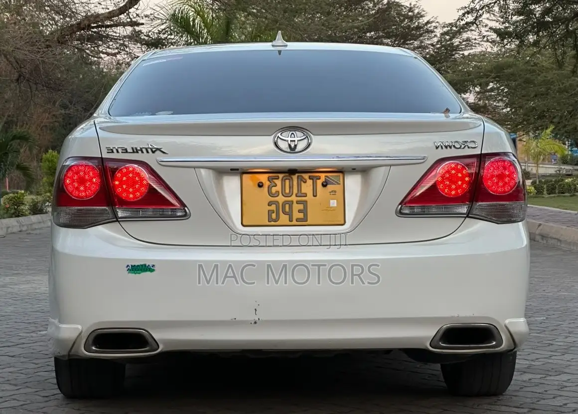 Toyota Crown 2010 White