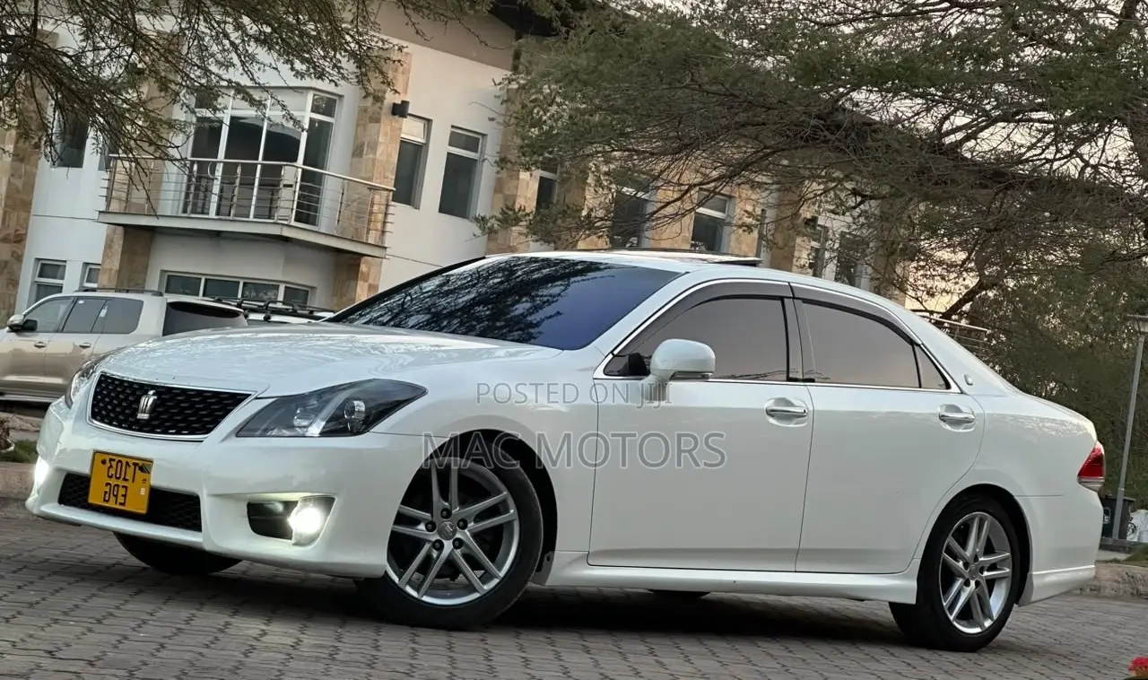 Toyota Crown 2010 White