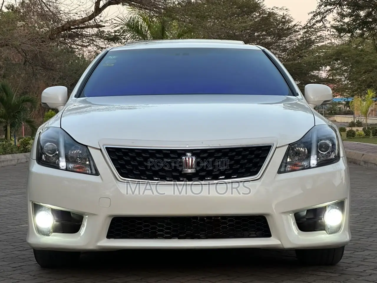 Toyota Crown 2010 White