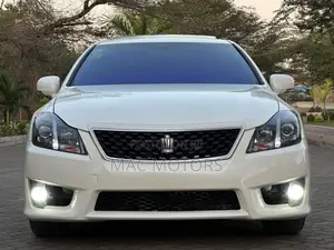 Toyota Crown 2010 White