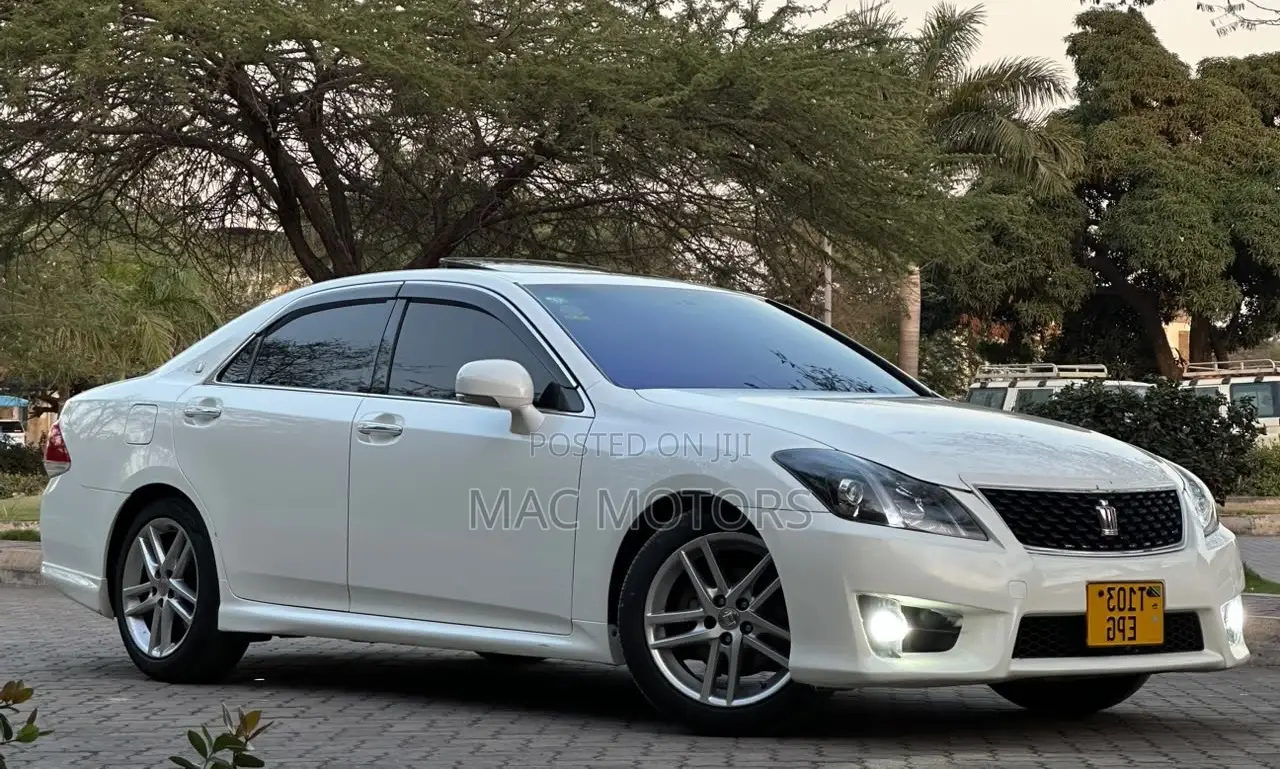 Toyota Crown 2010 White