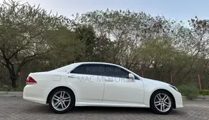 Toyota Crown 2010 White