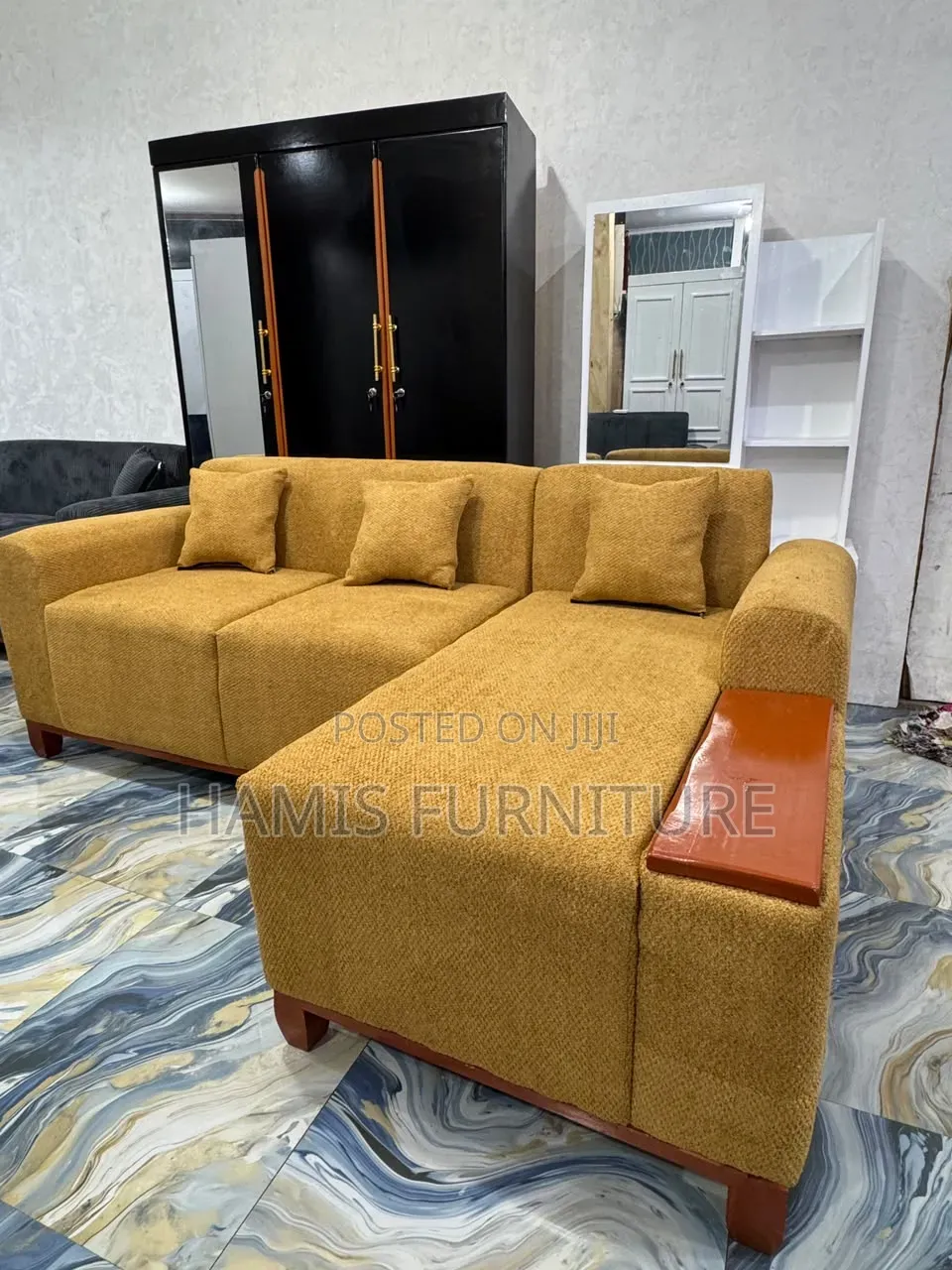 Sofa Set Za Kisiasa