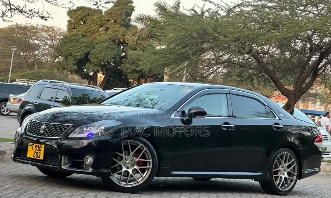 Toyota Crown 2011 Black
