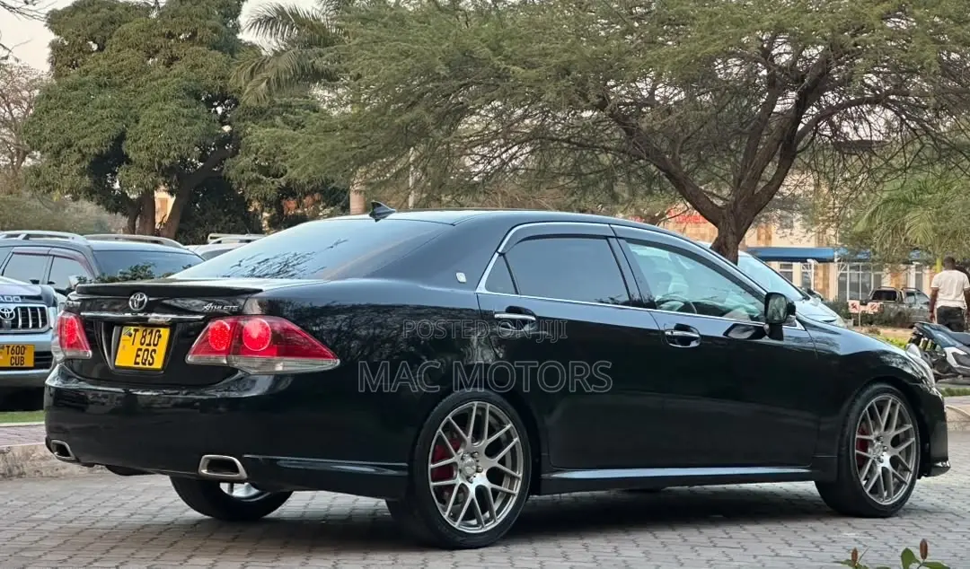 Toyota Crown 2011 Black
