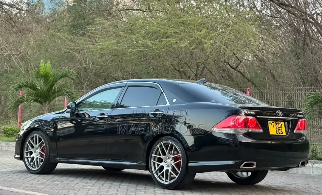 Toyota Crown 2011 Black