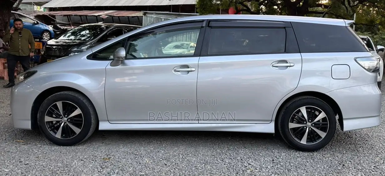 Toyota Wish 2012 Silver