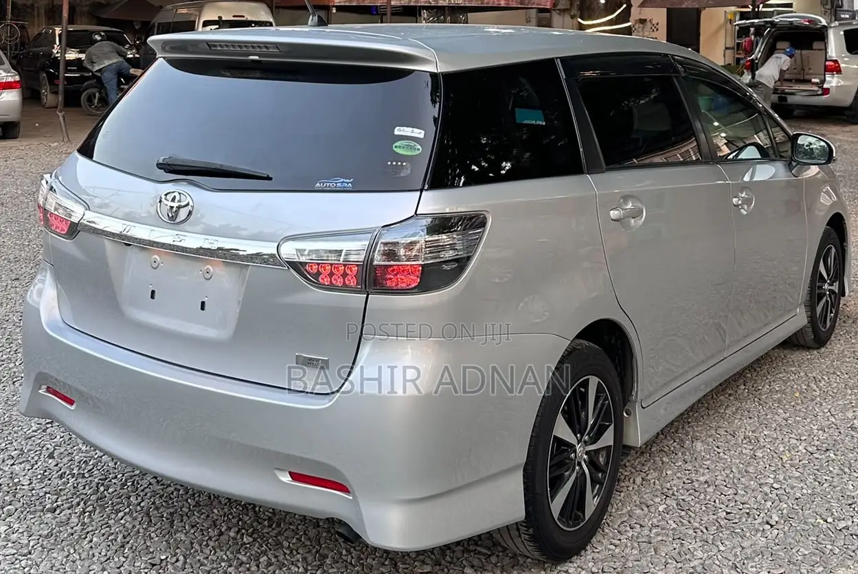Toyota Wish 2012 Silver