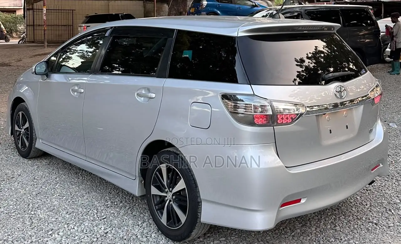 Toyota Wish 2012 Silver